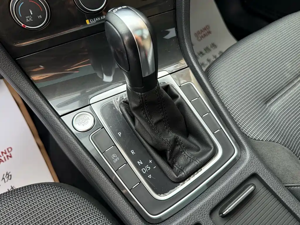Volkswagen Golf — миниатюра 12