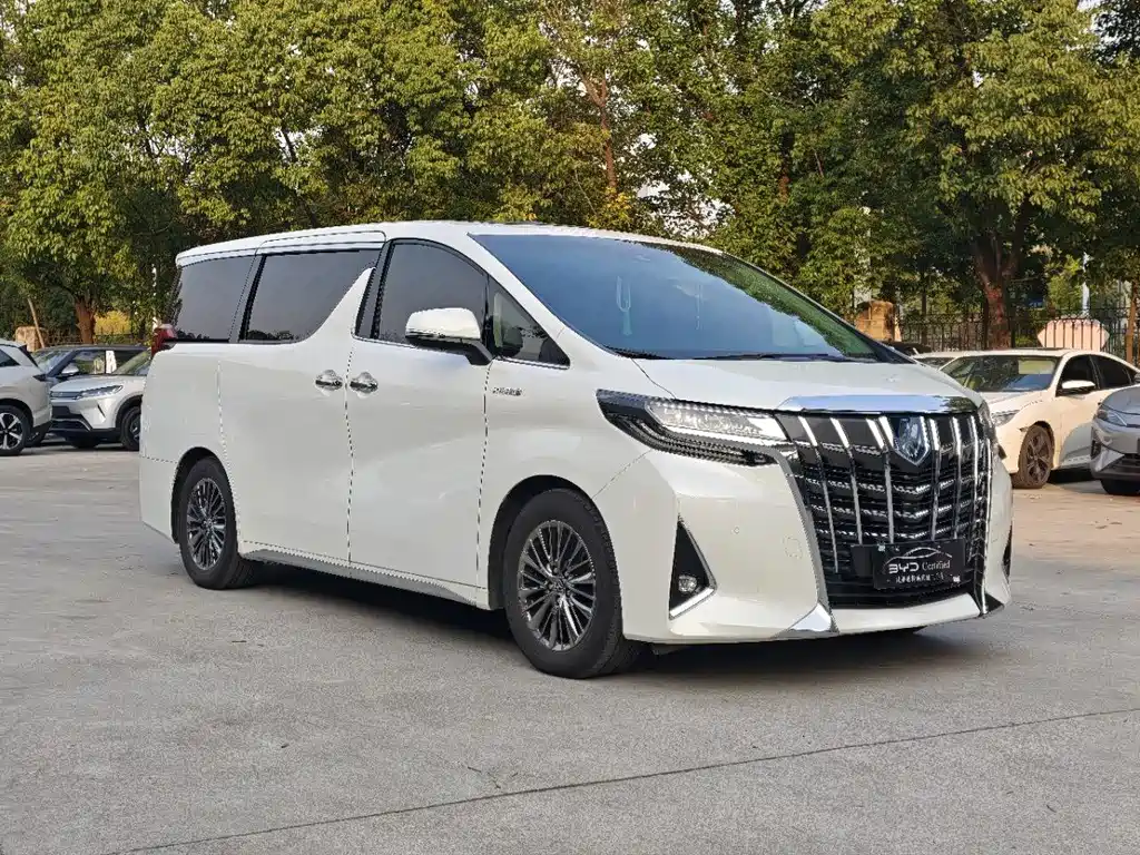 Toyota Alphard — миниатюра 3