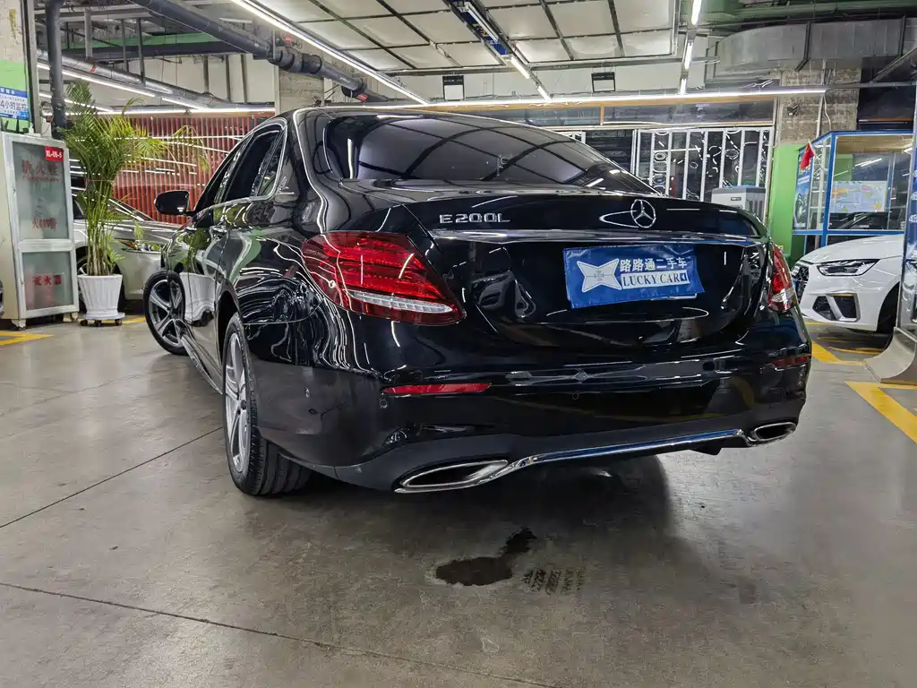 Mercedes-Benz E-Class — миниатюра 6