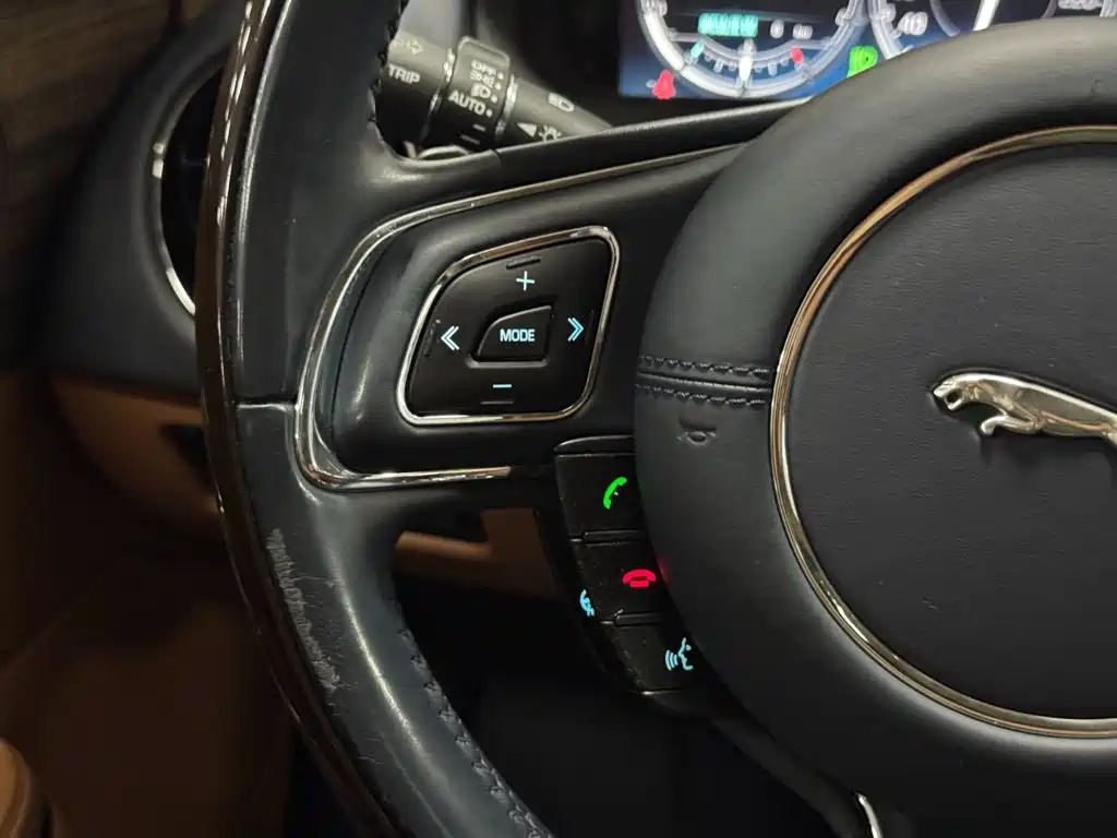 Jaguar XJ — миниатюра 13