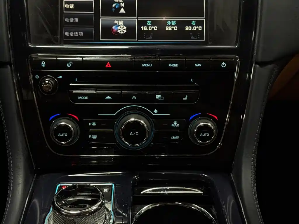 Jaguar XJ — миниатюра 21