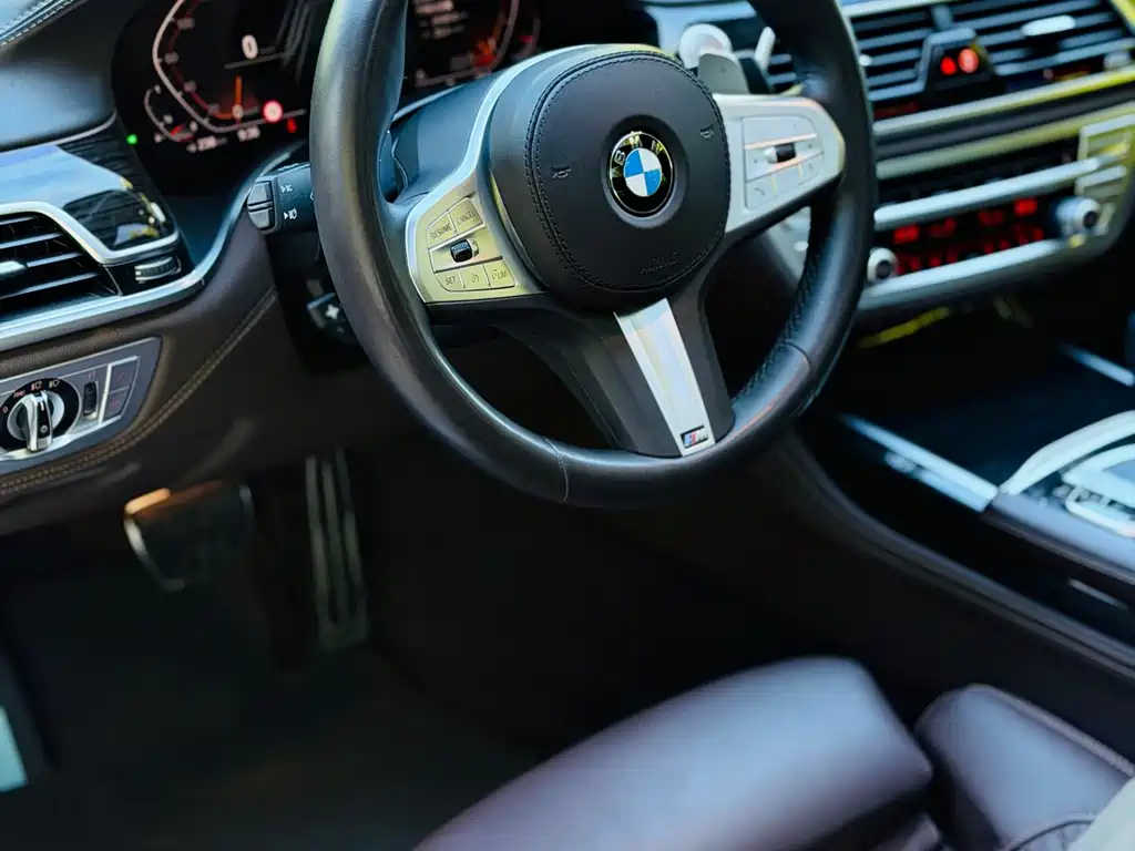 BMW 7 Series — миниатюра 6
