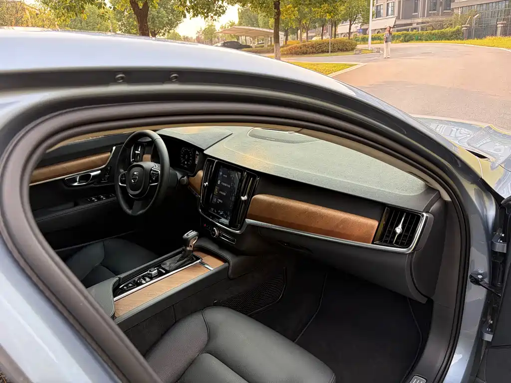 Volvo S90 — миниатюра 6
