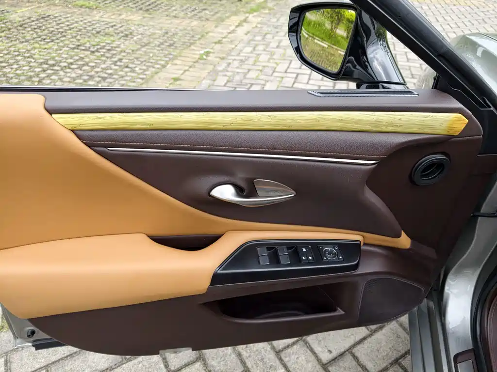 Lexus ES — миниатюра 12