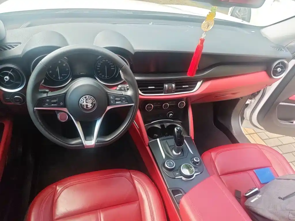Alfa Romeo Stelvio — миниатюра 9