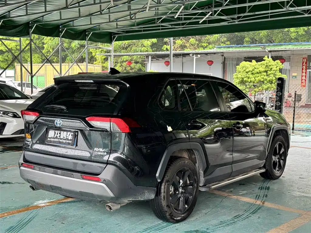Toyota RAV4 — миниатюра 9