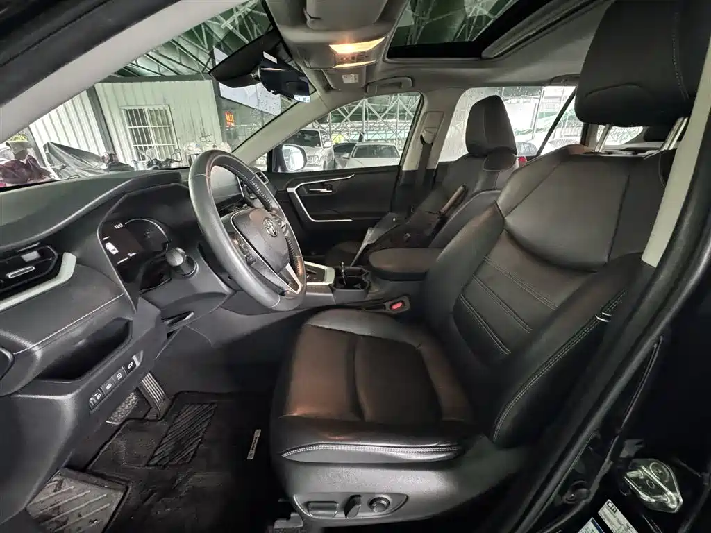 Toyota RAV4 — миниатюра 4
