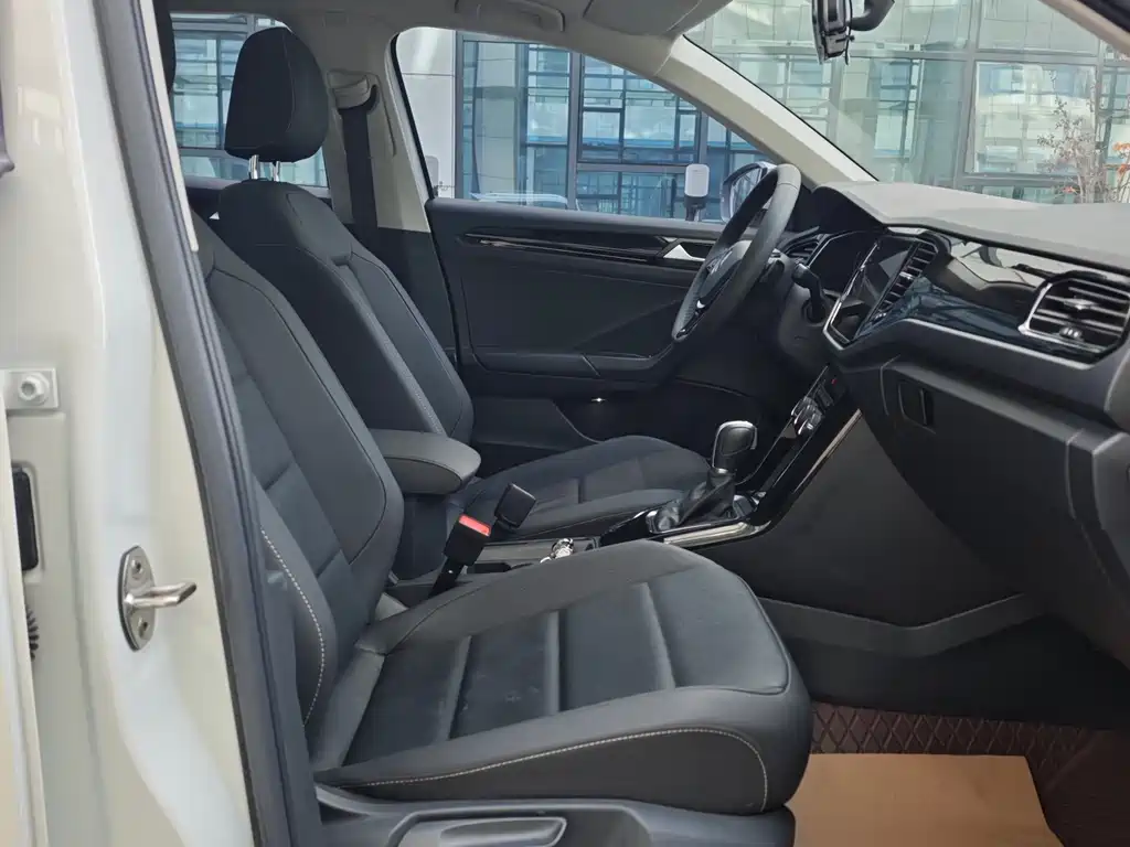 VOLKSWAGEN T ROC EXPLORING SONGS