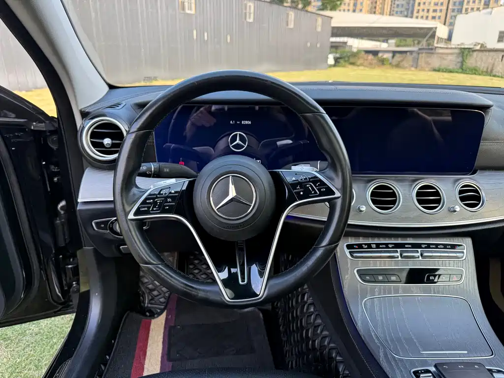 Mercedes-Benz E-Class — миниатюра 10