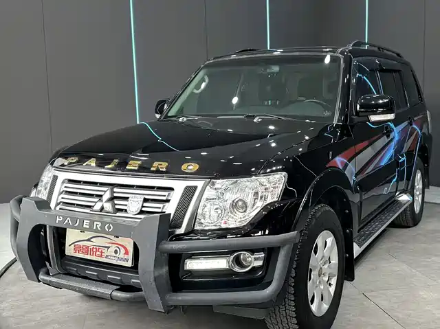 MITSUBISHI PAJERO 2019