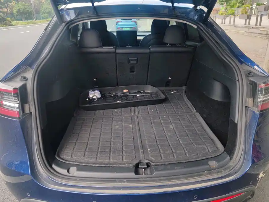 Tesla Model Y — миниатюра 4