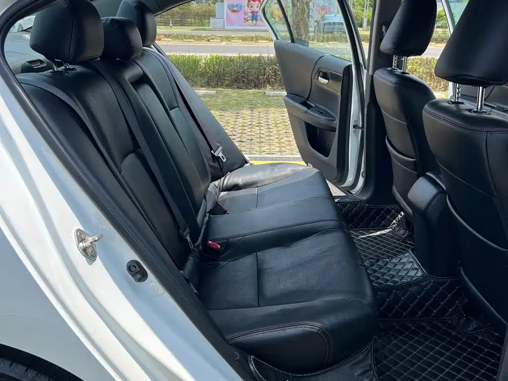 Honda Accord — миниатюра 8