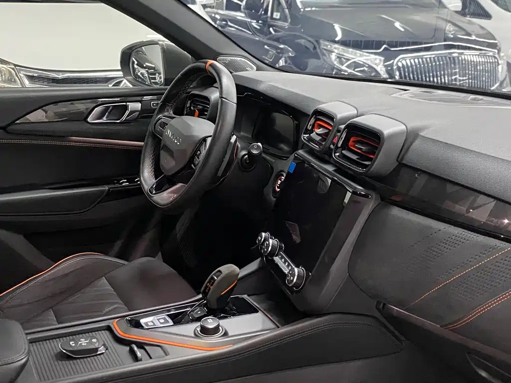 Lynk & Co 02 Hatchback — миниатюра 8