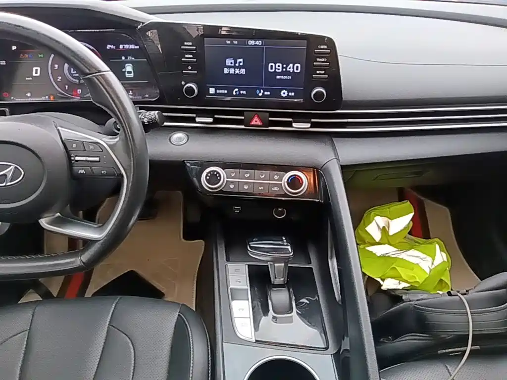 Hyundai Elantra — миниатюра 13