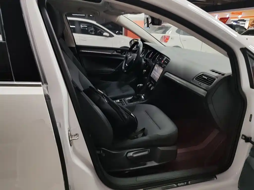 Volkswagen Golf — миниатюра 25