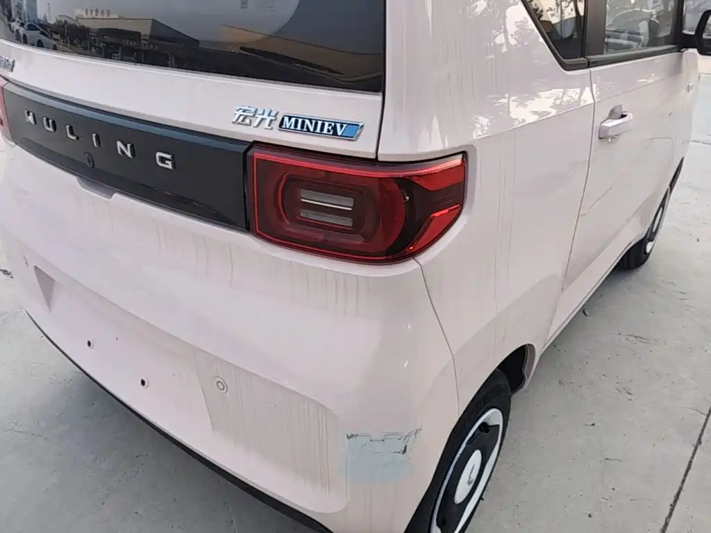 Wuling MINIEV — миниатюра 8