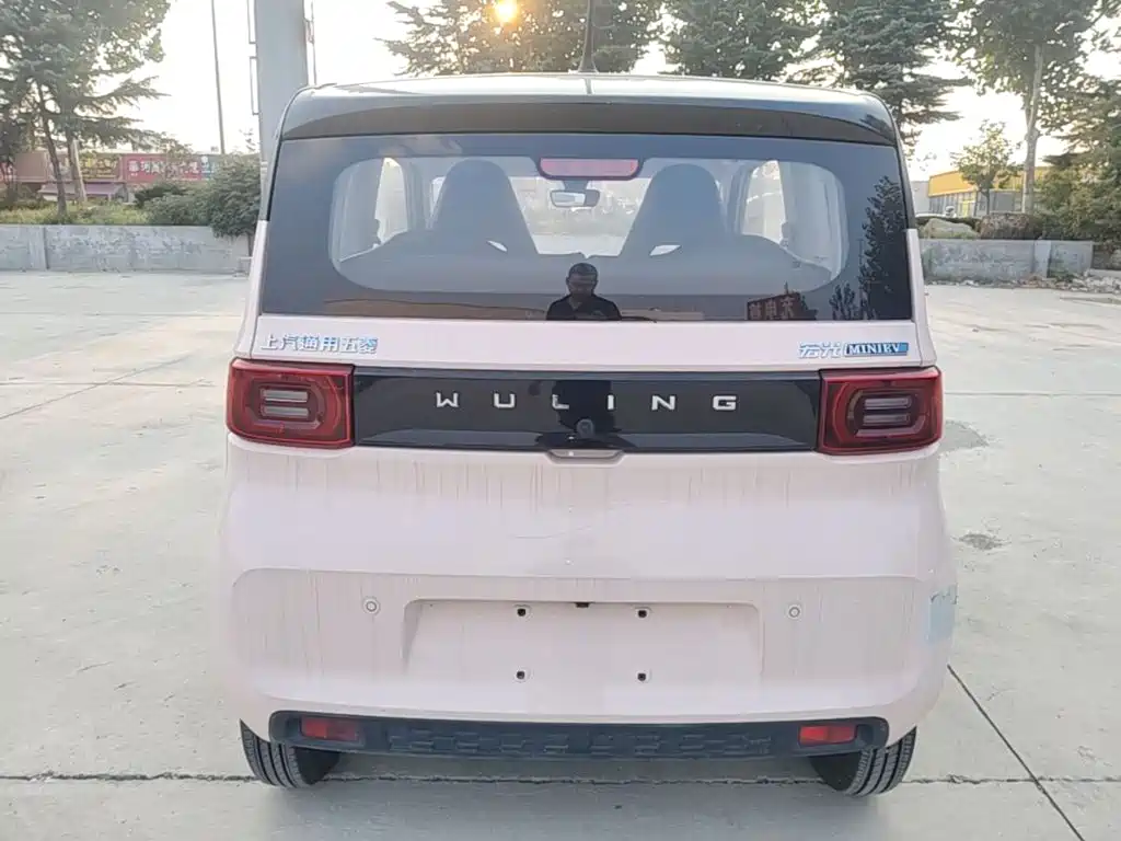 Wuling MINIEV — миниатюра 6