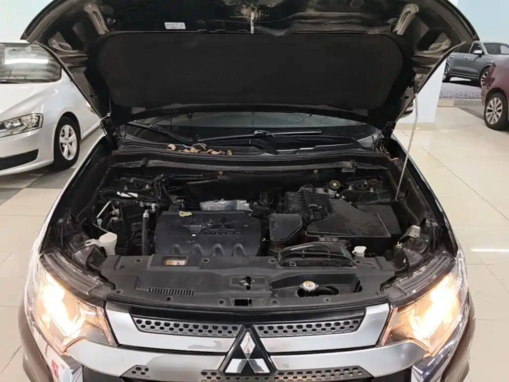 Mitsubishi Outlander — миниатюра 20
