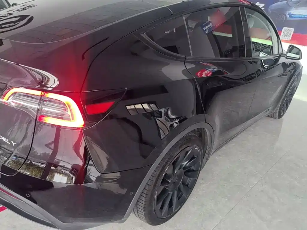 Tesla Model Y — миниатюра 7