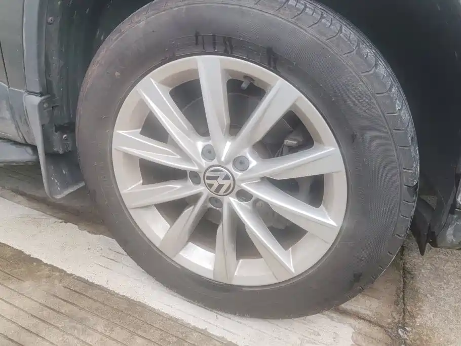 Volkswagen Tiguan — миниатюра 6