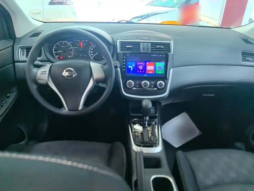 Nissan Tiida — миниатюра 10