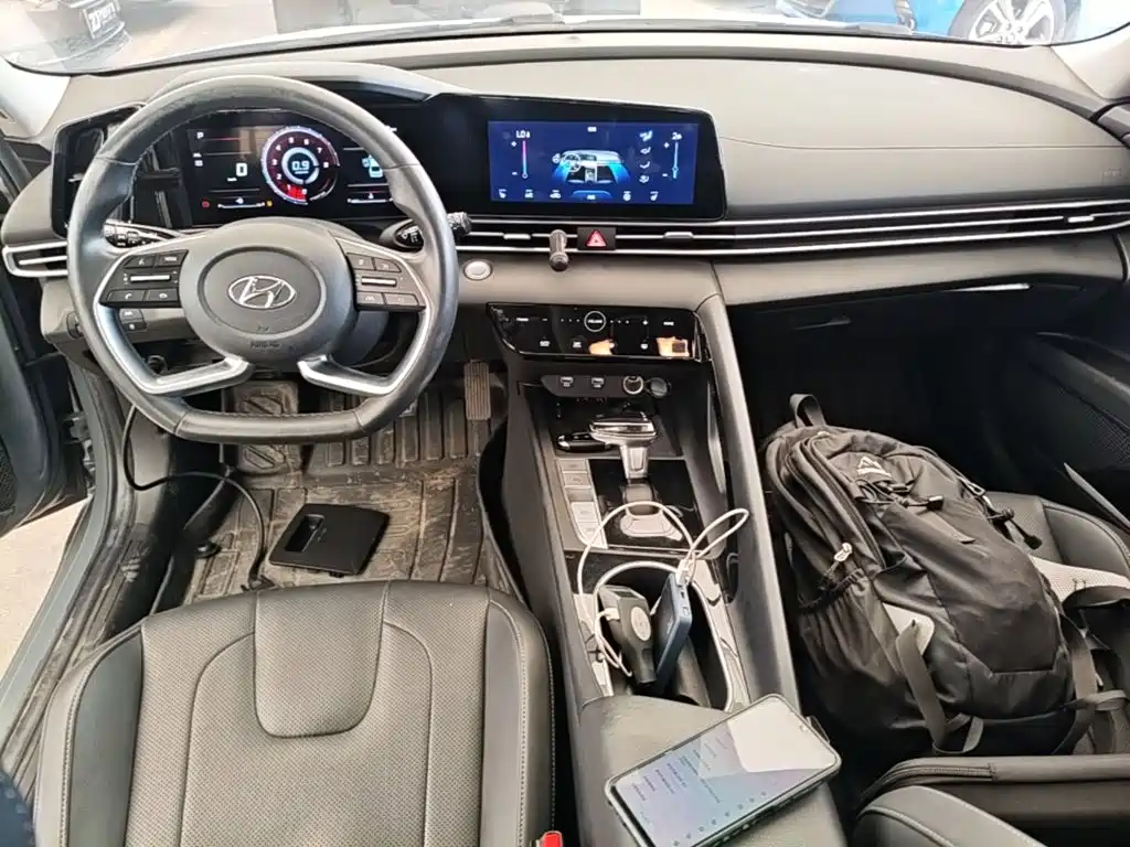 Hyundai Elantra — миниатюра 10