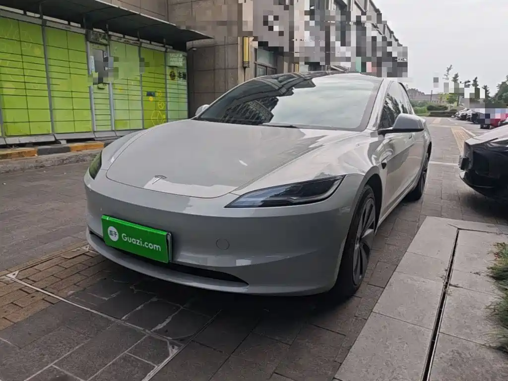 Tesla Model 3 — миниатюра 2