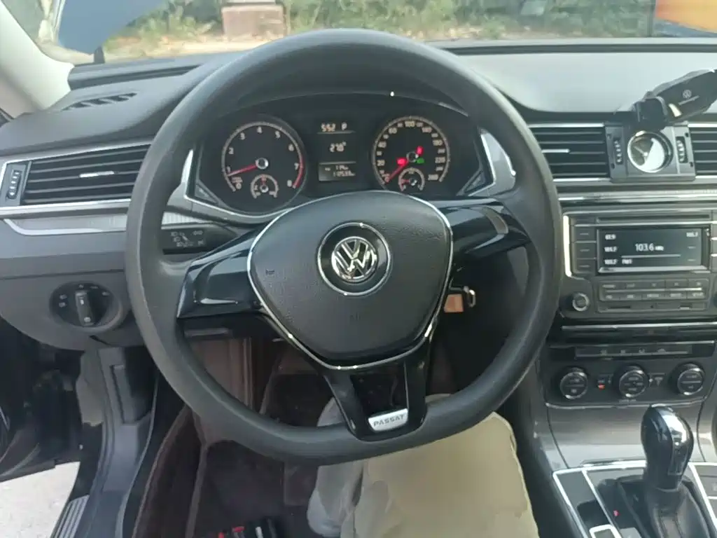 Volkswagen Passat — миниатюра 11