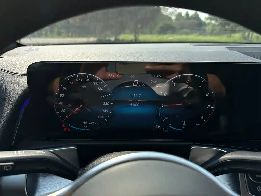 Mercedes-Benz GLB — миниатюра 12