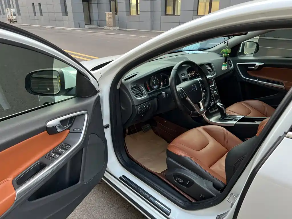 Volvo S60 — миниатюра 6