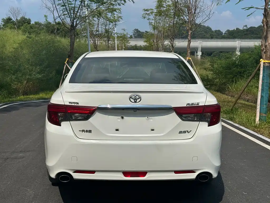 Toyota Reiz — миниатюра 9