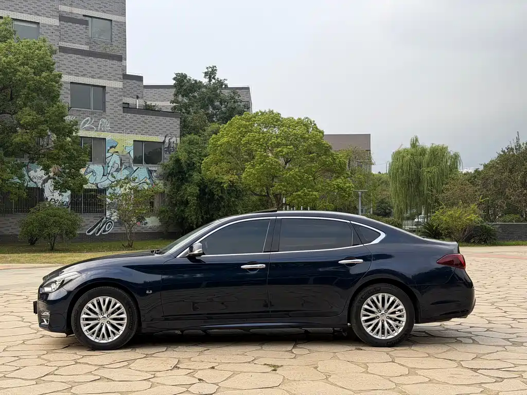 Infiniti Q70 — миниатюра 10