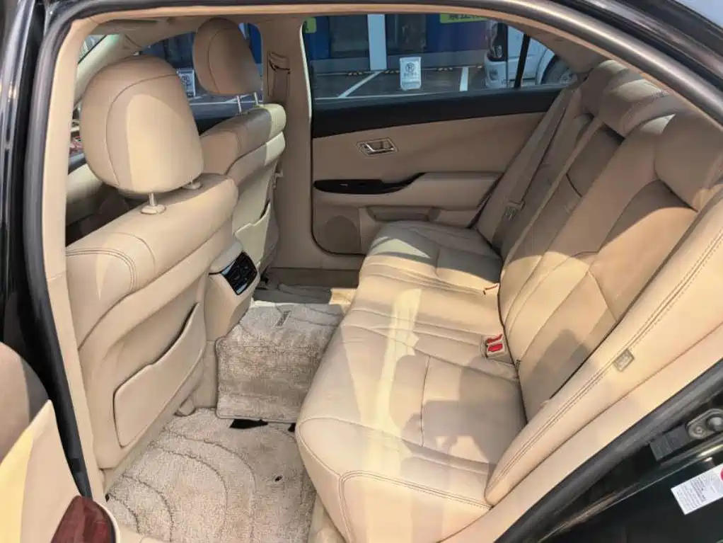 Toyota Crown — миниатюра 7