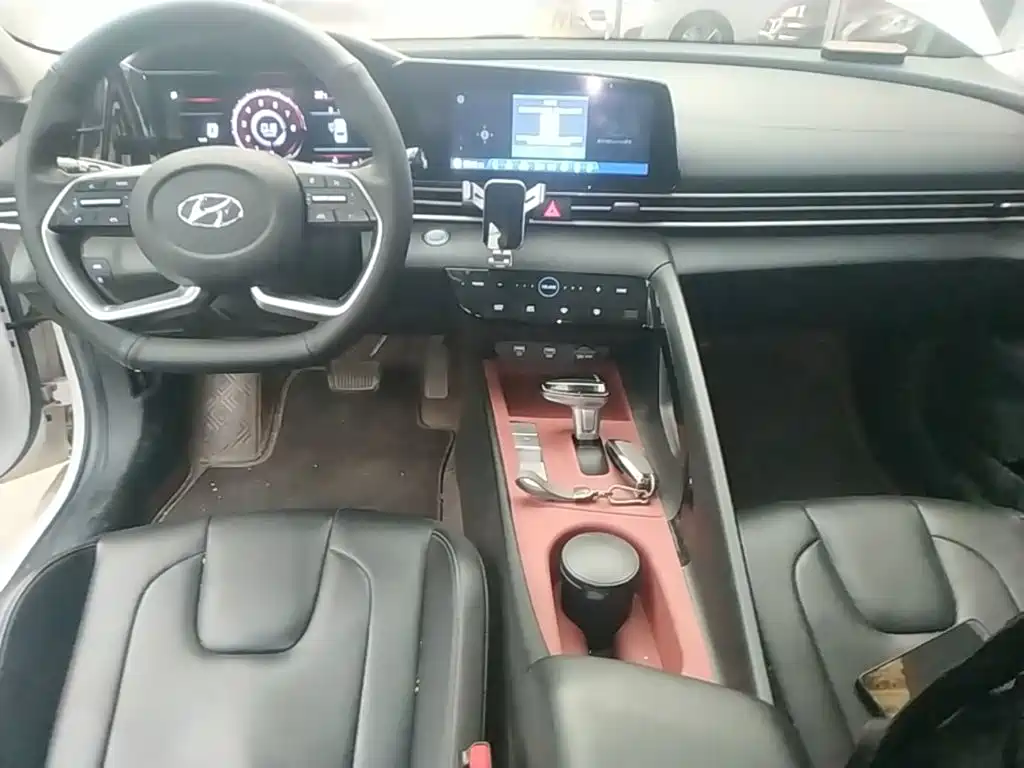Hyundai Elantra — миниатюра 10