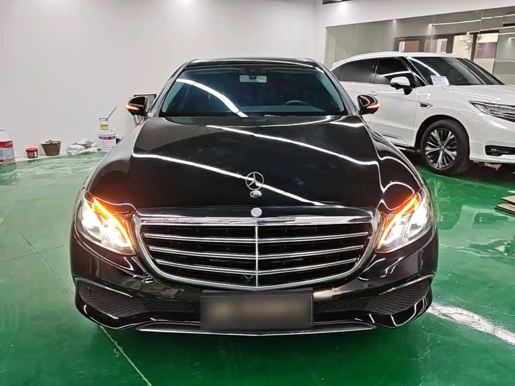 Mercedes-Benz E-Class — миниатюра 3
