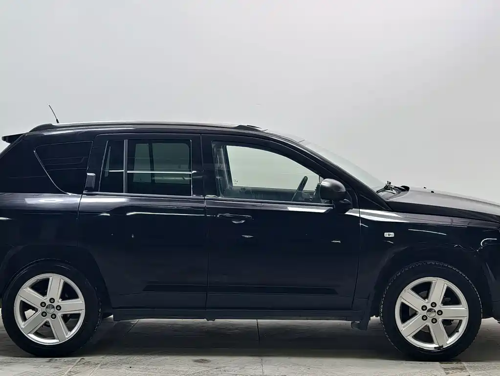 Jeep Compass (Import) — миниатюра 7