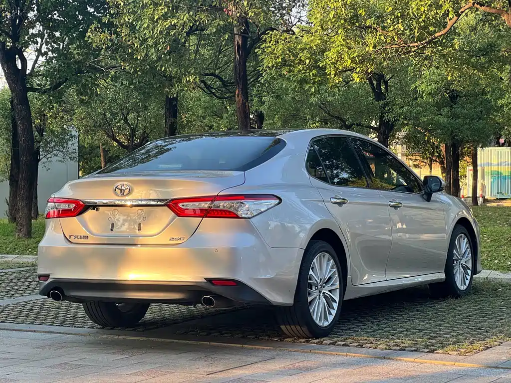 Toyota Camry — миниатюра 26