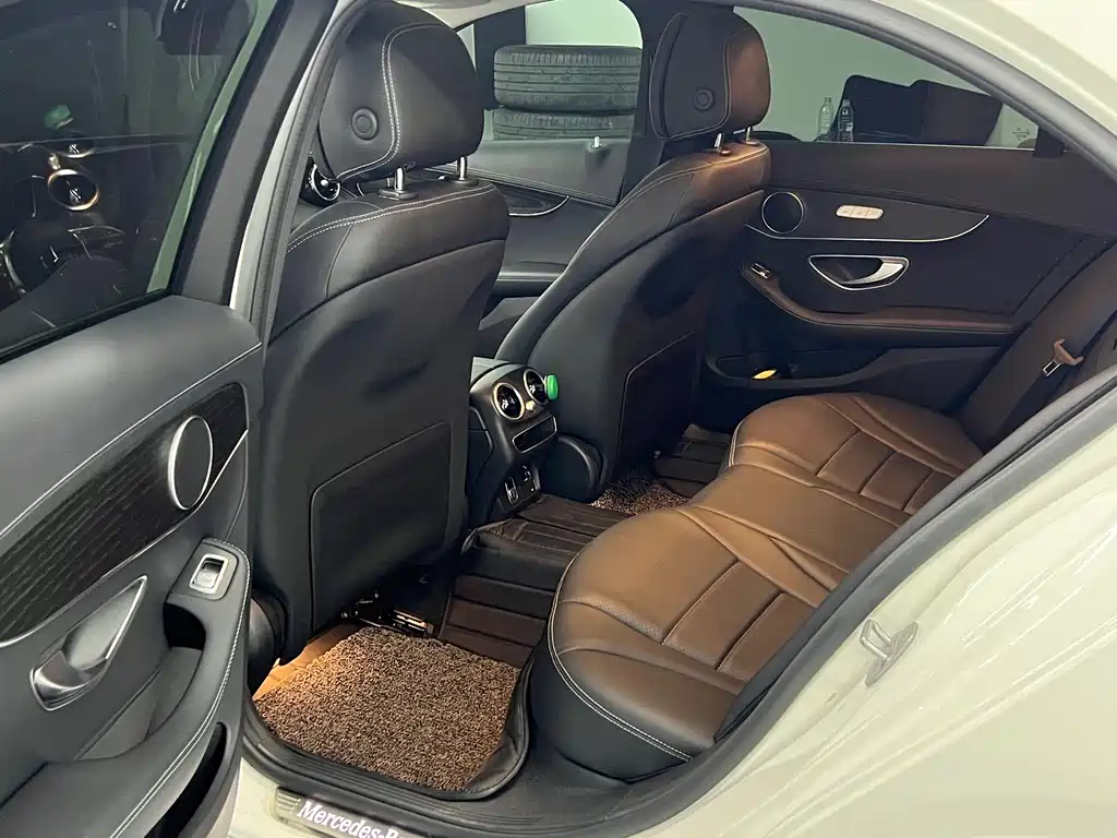 Mercedes-Benz C-Class — миниатюра 8