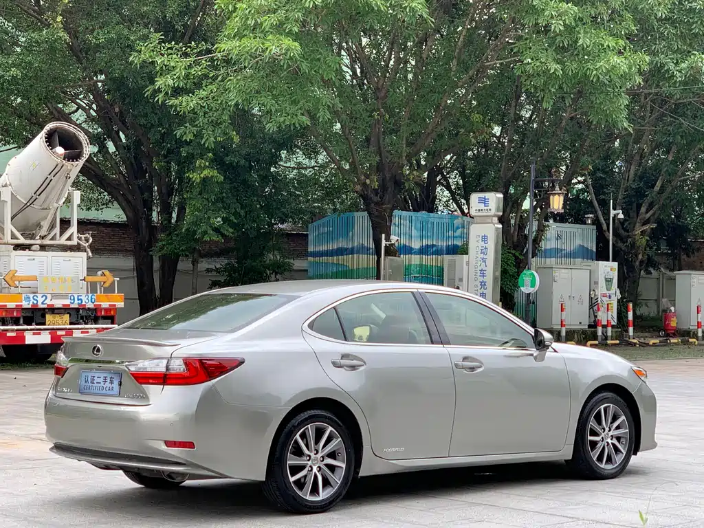 Lexus ES — миниатюра 16