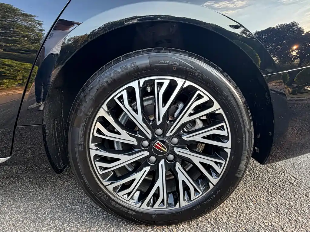 Hongqi Hongqi H5 — миниатюра 13
