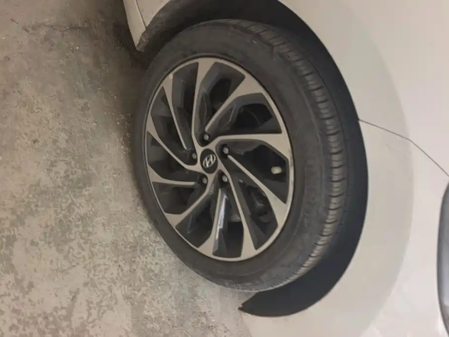 Hyundai Elantra — миниатюра 6