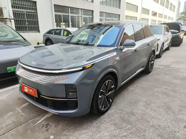 Li Auto IDEAL L8 2025