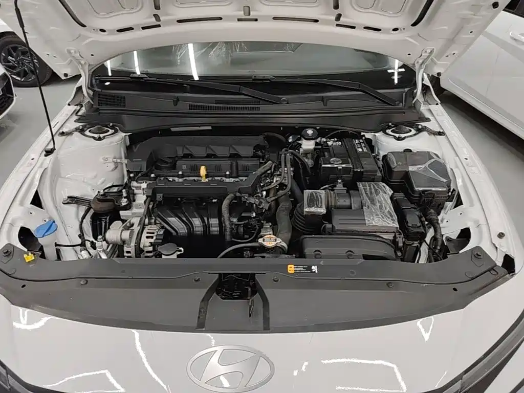 Hyundai Elantra — миниатюра 20