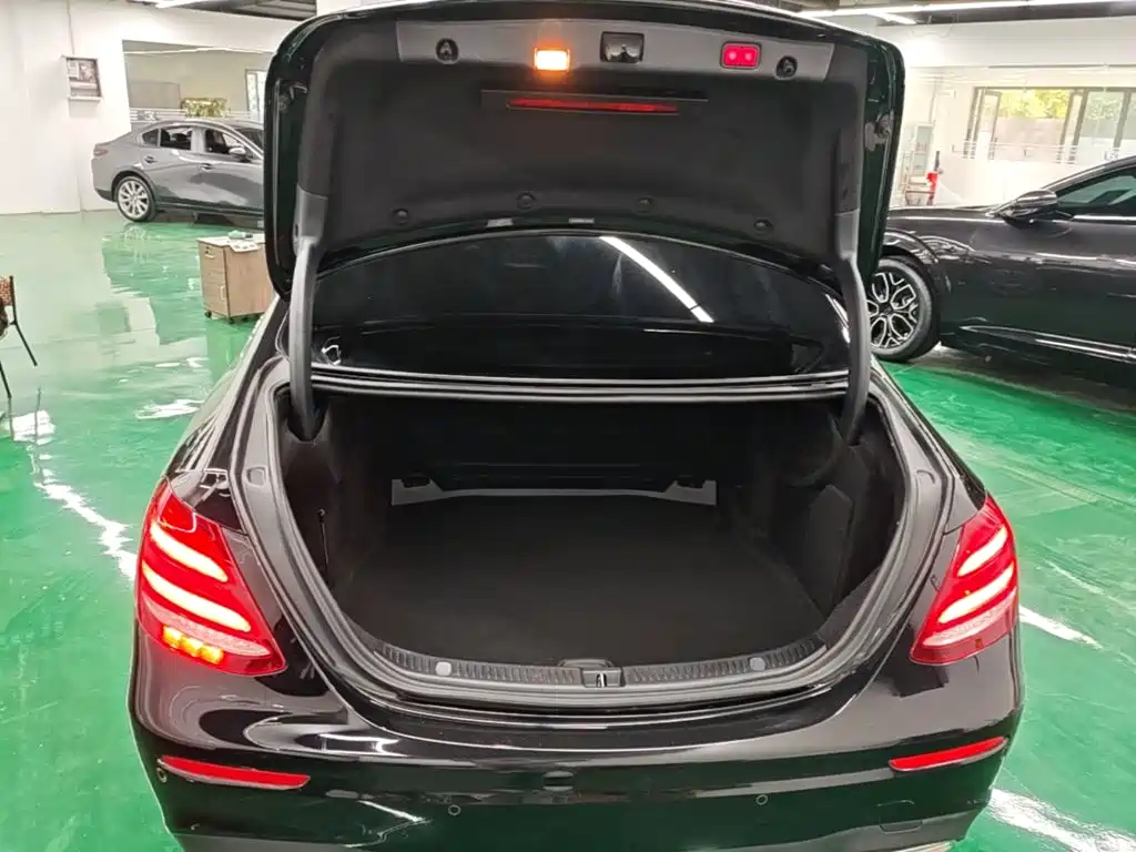 Mercedes-Benz E-Class — миниатюра 19