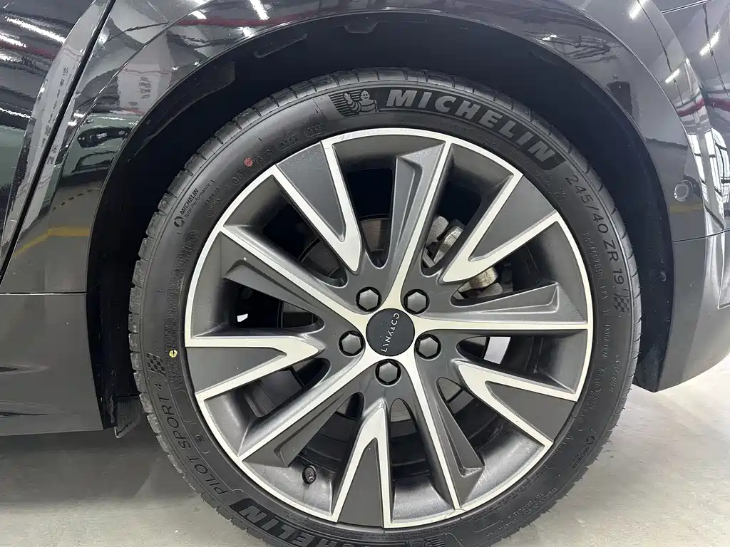 LYNK & CO. 02 HATCHBACK