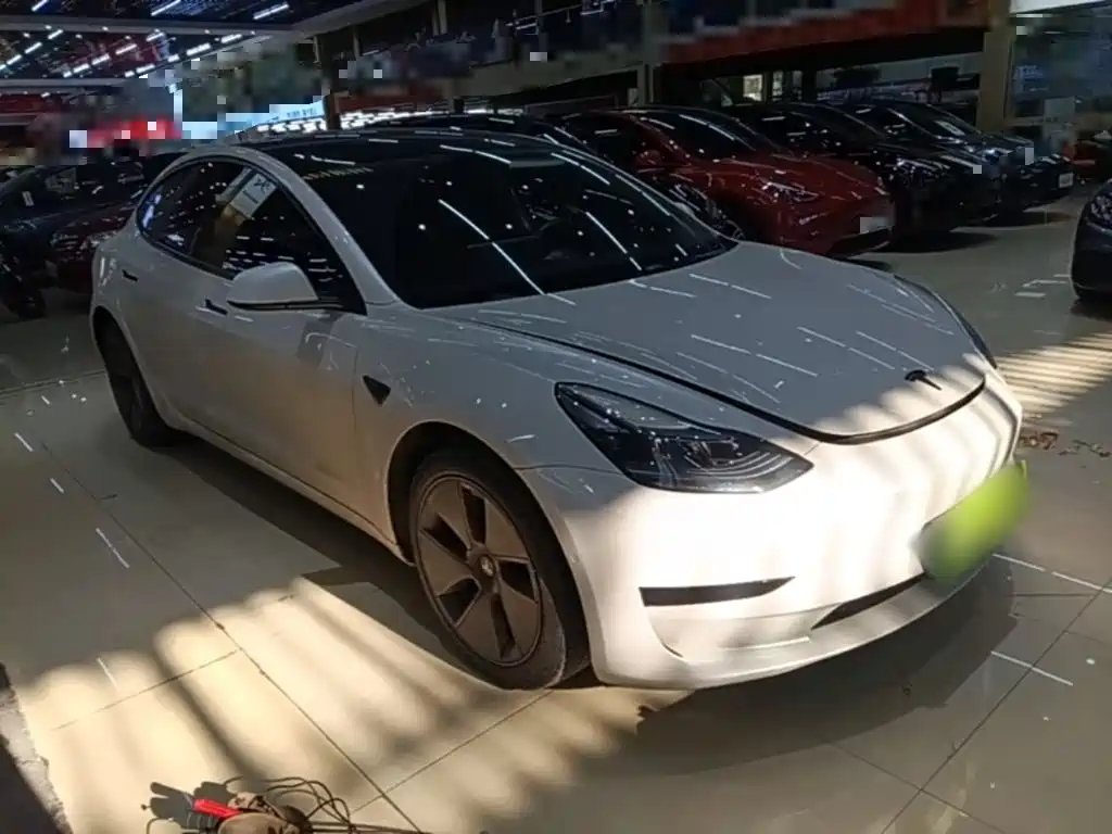 Tesla Model 3 — миниатюра 4