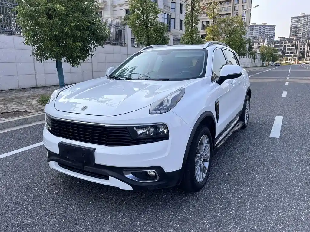 Lynk & Co 01