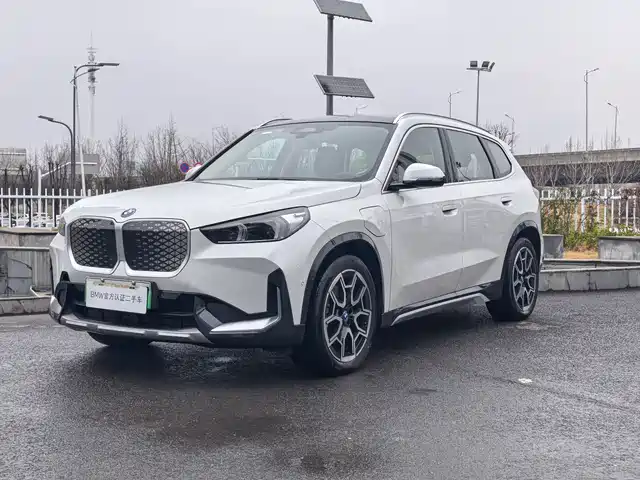 BMW IX1 2025