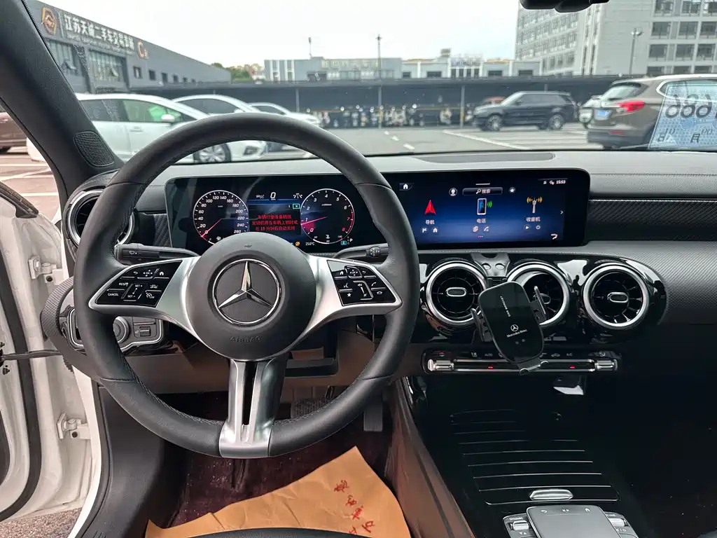 Mercedes-Benz A-Class — миниатюра 12