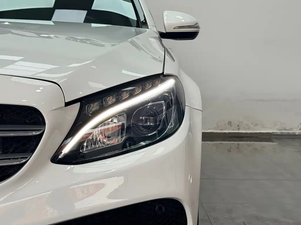 Mercedes-Benz C-Class — миниатюра 17